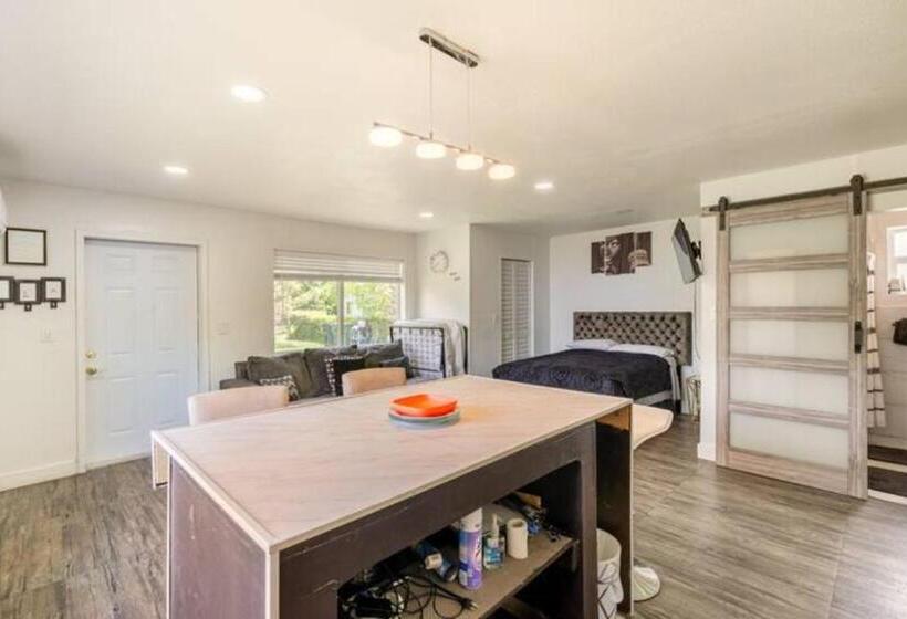 פנסיון Modern Comfort: Studio Retreat