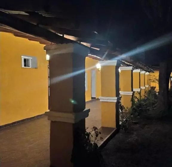 ユースホステル Posada En Las Tapias Translasierras