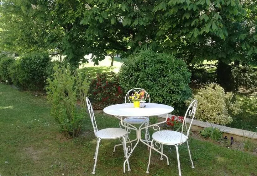 Aamiaismajoitus (B&B) Les Hautes Marnes Circuit Le Mans