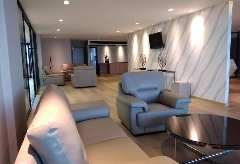 Hotelli Atrium Suvarnabhumi