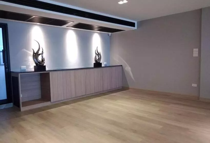 Hotelli Atrium Suvarnabhumi