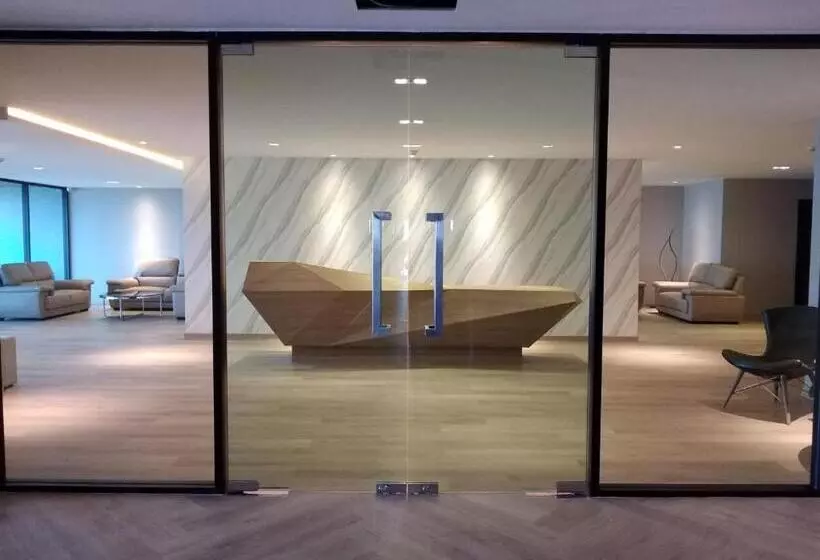 Hotelli Atrium Suvarnabhumi