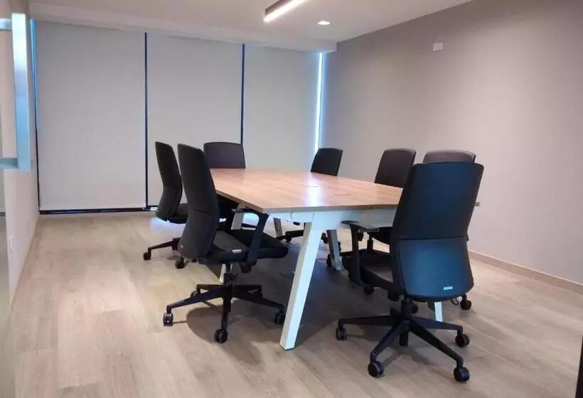 Hotelli Atrium Suvarnabhumi