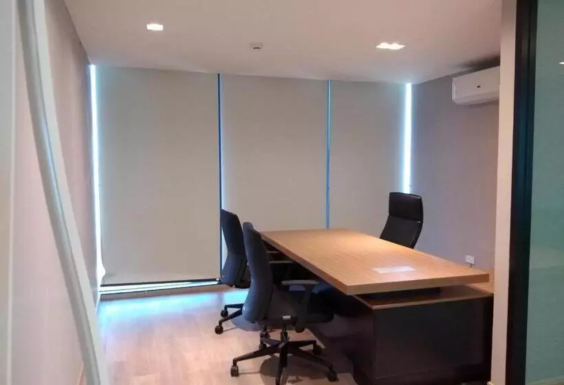 Hotelli Atrium Suvarnabhumi