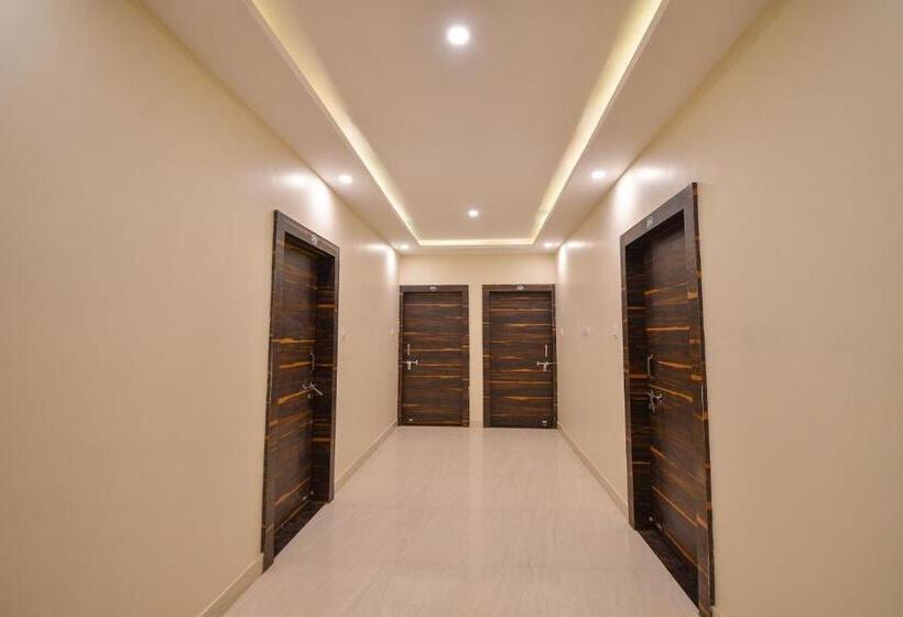 Szálloda Oyo Tulshi Residency