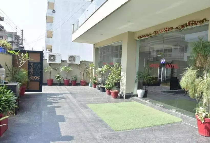 Hotelli Wedlock Subhash Chowk Gurgaon