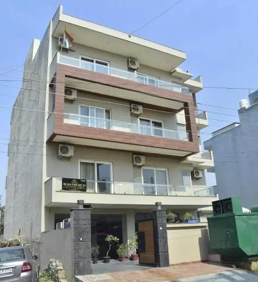 Hotelli Wedlock Subhash Chowk Gurgaon