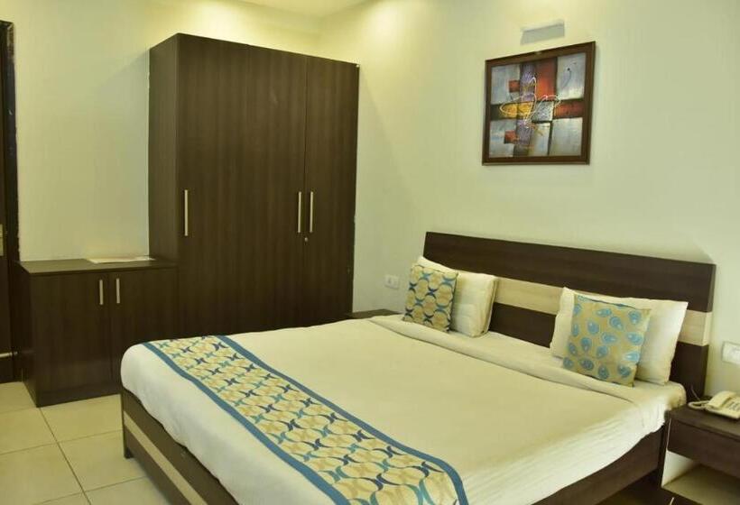 Hotel Wedlock Subhash Chowk Gurgaon
