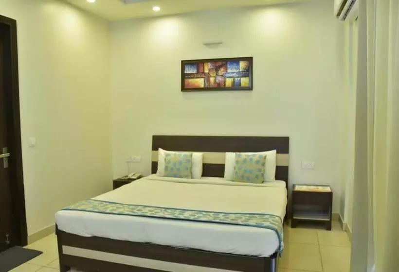 Hotelli Wedlock Subhash Chowk Gurgaon