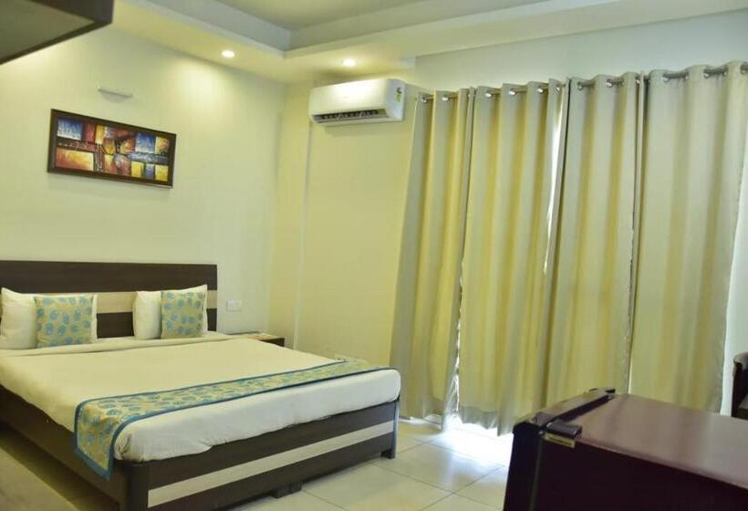 Hotel Wedlock Subhash Chowk Gurgaon