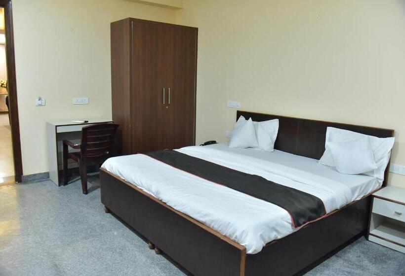 Hotel Wedlock Subhash Chowk Gurgaon