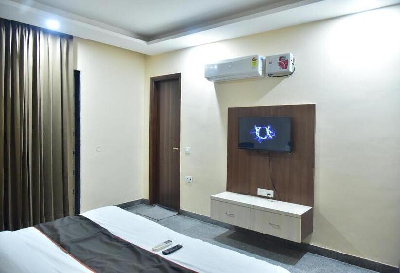 Hotel Wedlock Subhash Chowk Gurgaon