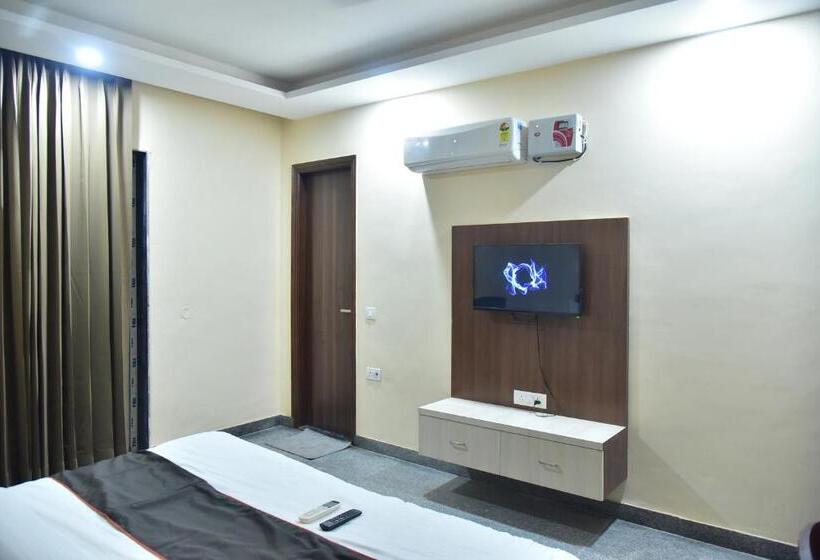 Hotel Wedlock Subhash Chowk Gurgaon