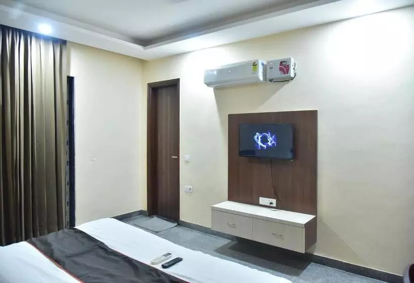 Hotelli Wedlock Subhash Chowk Gurgaon
