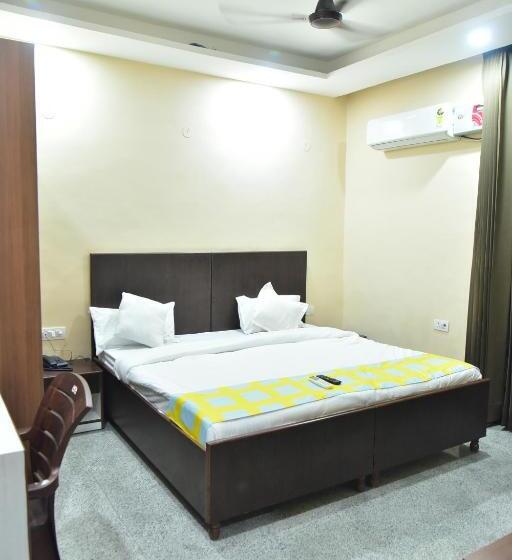 Hotel Wedlock Subhash Chowk Gurgaon