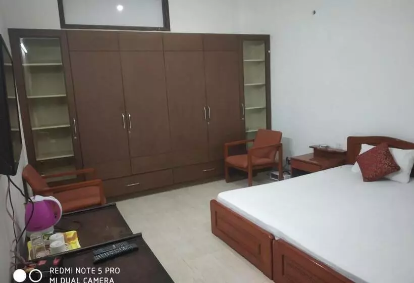 ペンション Deluxe Suite In Manor Inn Suites B 54, Sector 92