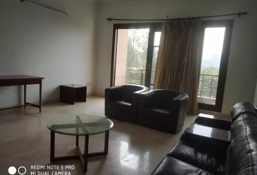 ペンション Deluxe Suite In Manor Inn Suites B 54, Sector 92