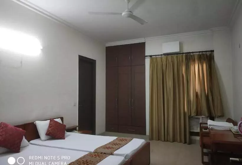 ペンション Deluxe Suite In Manor Inn Suites B 54, Sector 92
