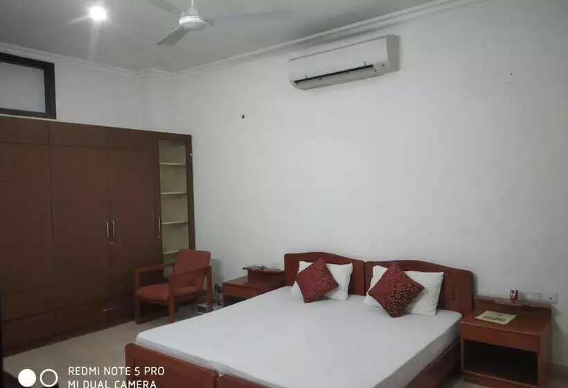 ペンション Deluxe Suite In Manor Inn Suites B 54, Sector 92