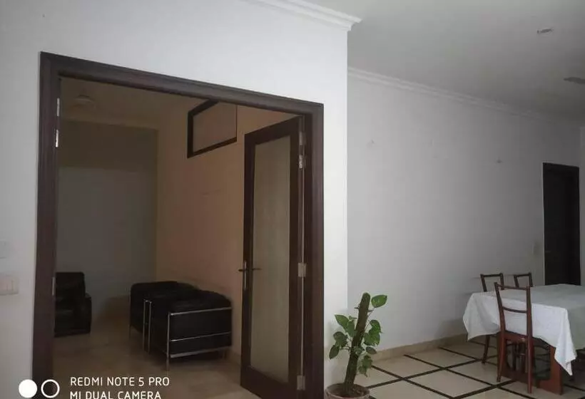 ペンション Deluxe Suite In Manor Inn Suites B 54, Sector 92