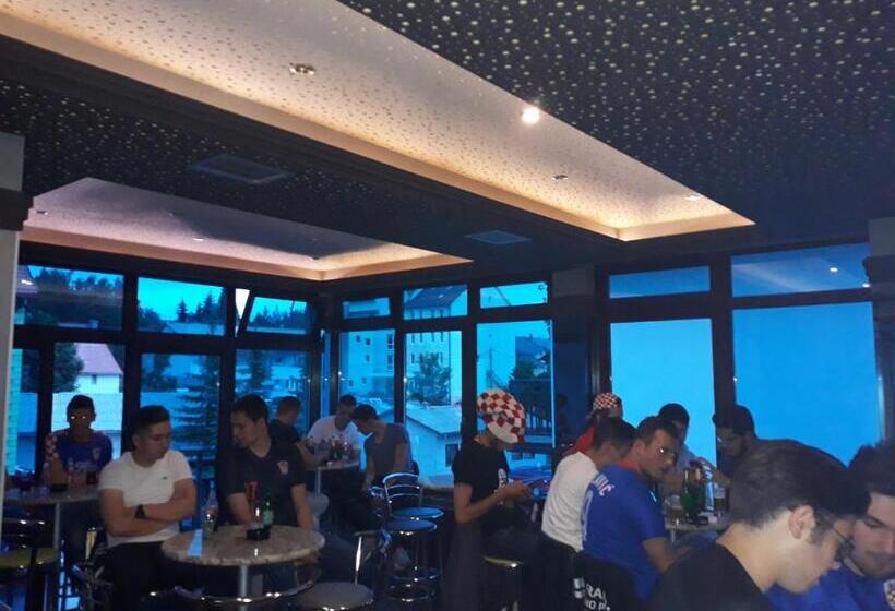 پانسیون Gradska Kavana Guest House