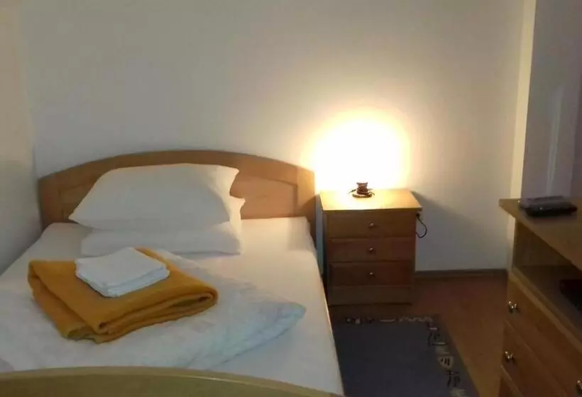 پانسیون Gradska Kavana Guest House
