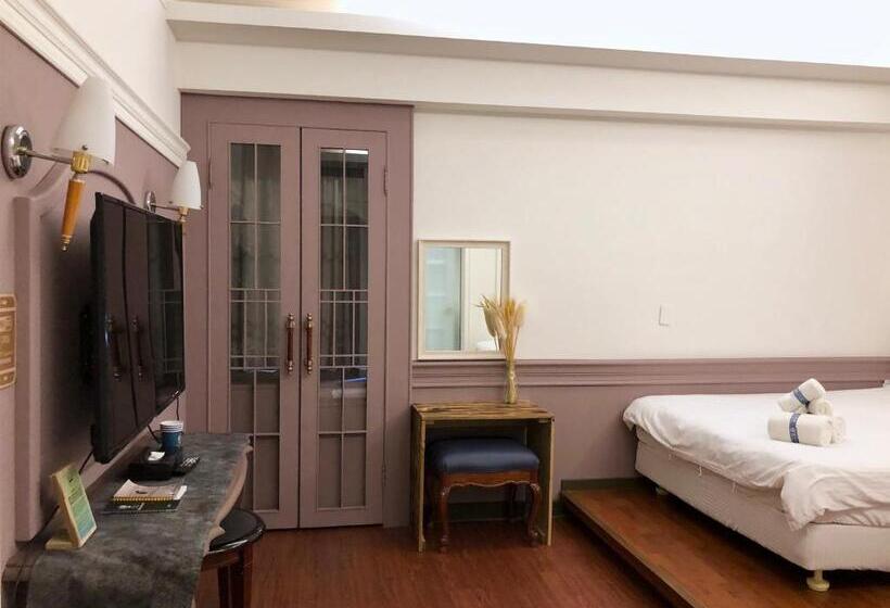 پانسیون Kaohsiung Time S