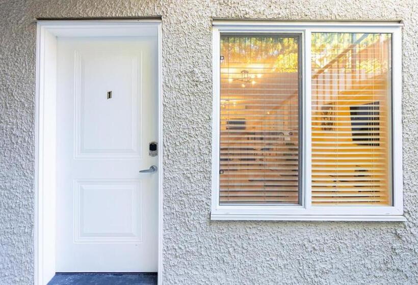 پانسیون Merv S Lodge