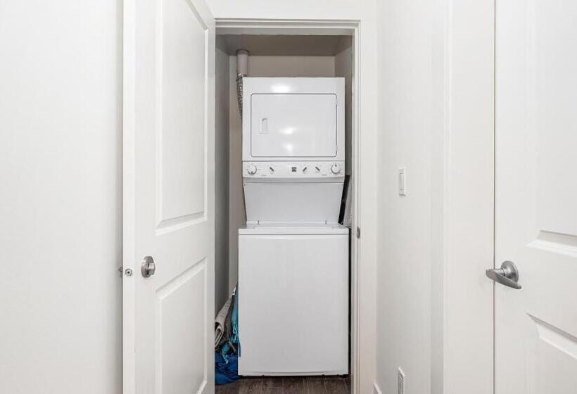 پانسیون Merv S Lodge