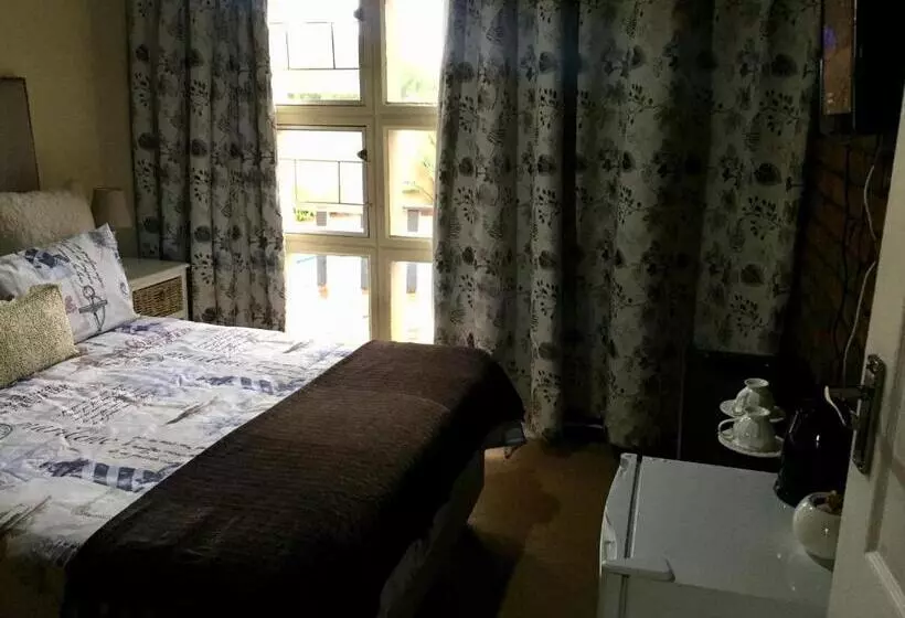 ペンション Summer Vintage Home In Gonubie   Just A Walk To The Beach!
