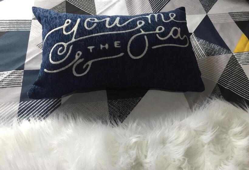 Pension Summer Vintage Home In Gonubie Just A Walk To The Beach!