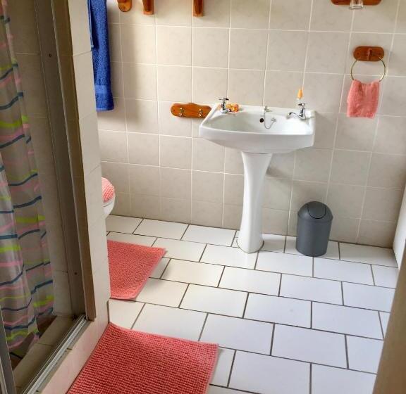 Pension Summer Vintage Home In Gonubie Just A Walk To The Beach!