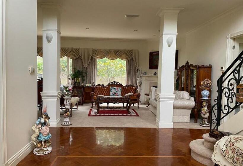 הוסטל 6 Bdrs Villa With Pool & Tennis Court