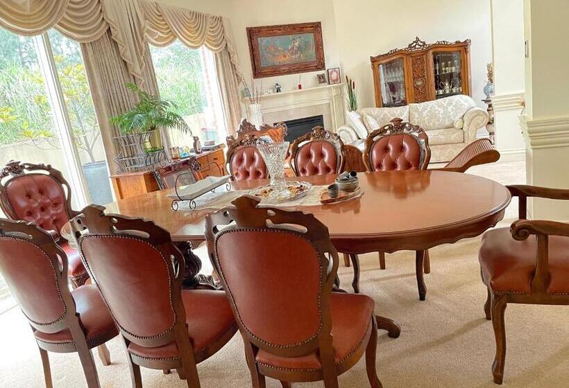 הוסטל 6 Bdrs Villa With Pool & Tennis Court