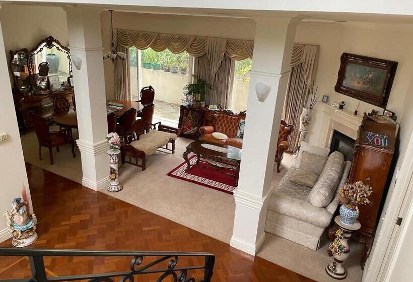 הוסטל 6 Bdrs Villa With Pool & Tennis Court