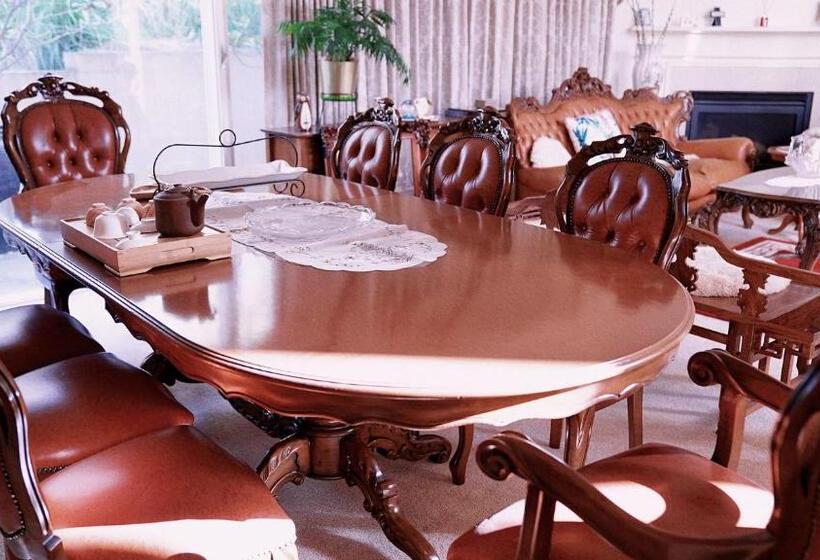 הוסטל 6 Bdrs Villa With Pool & Tennis Court