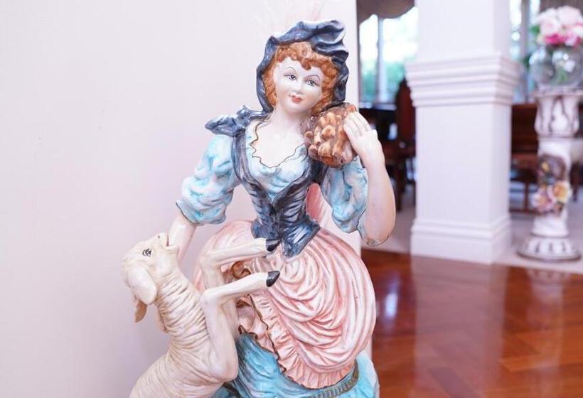 הוסטל 6 Bdrs Villa With Pool & Tennis Court