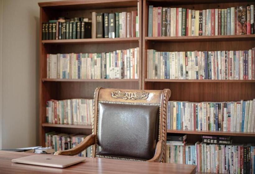 הוסטל 6 Bdrs Villa With Pool & Tennis Court