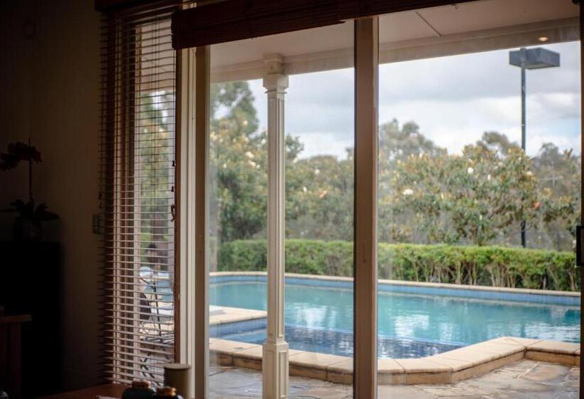 הוסטל 6 Bdrs Villa With Pool & Tennis Court