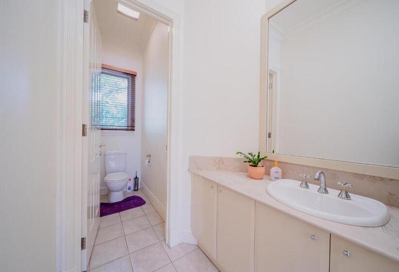 הוסטל 6 Bdrs Villa With Pool & Tennis Court