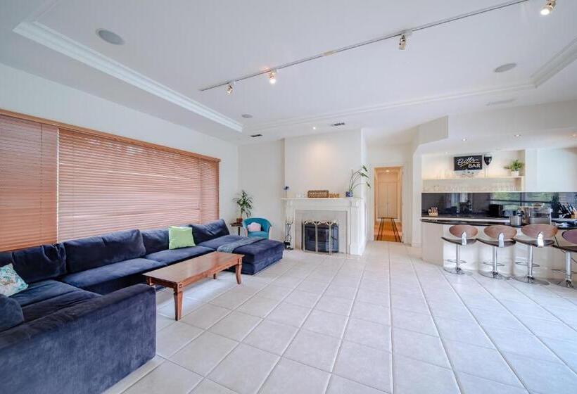 הוסטל 6 Bdrs Villa With Pool & Tennis Court