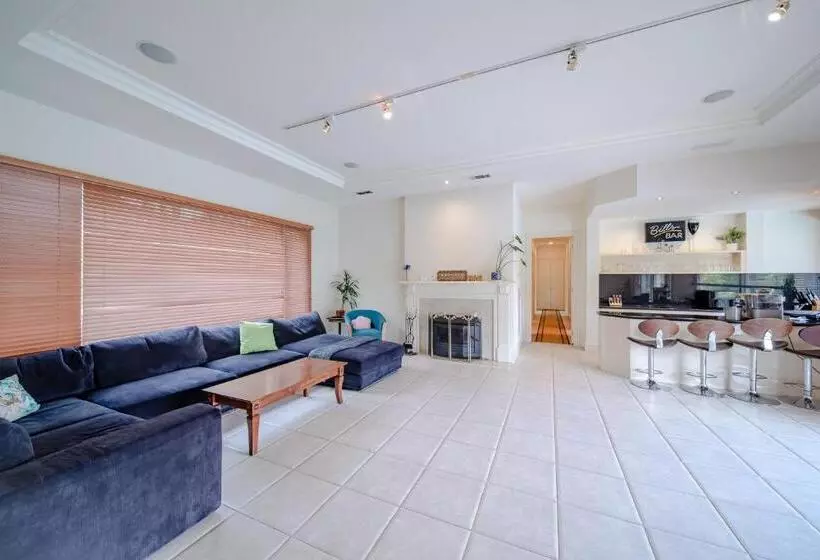 ユースホステル 6 Bdrs Villa With Pool & Tennis Court
