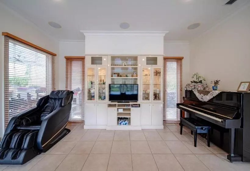 ユースホステル 6 Bdrs Villa With Pool & Tennis Court