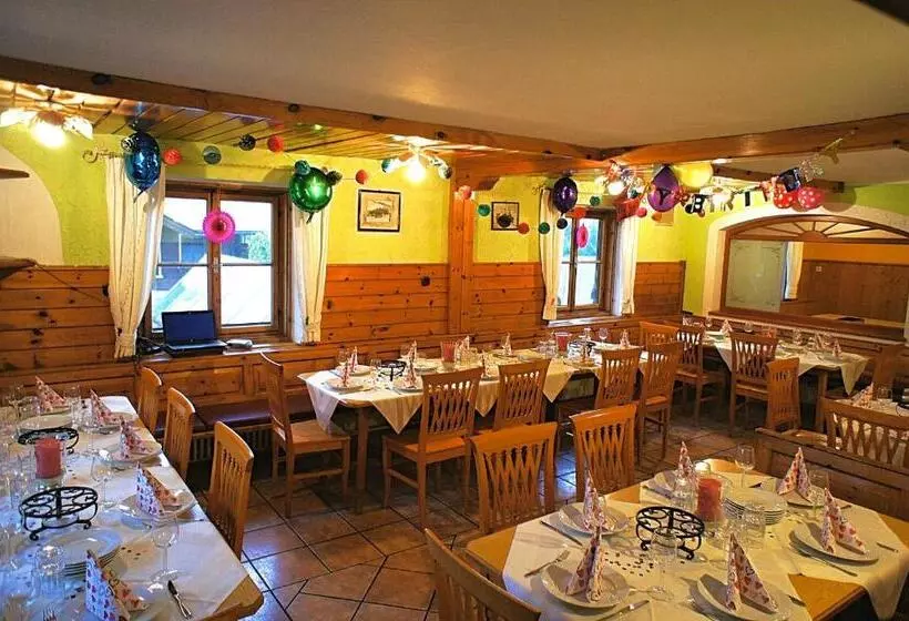 Retkeilymaja Berghütte Burgweghof Jugendgästehaus