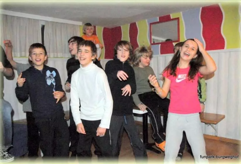 Retkeilymaja Berghütte Burgweghof Jugendgästehaus