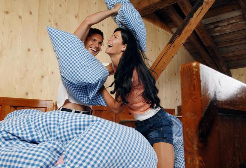 Общежитие Berghütte Burgweghof Jugendgästehaus