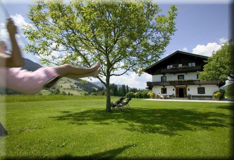 Общежитие Berghütte Burgweghof Jugendgästehaus