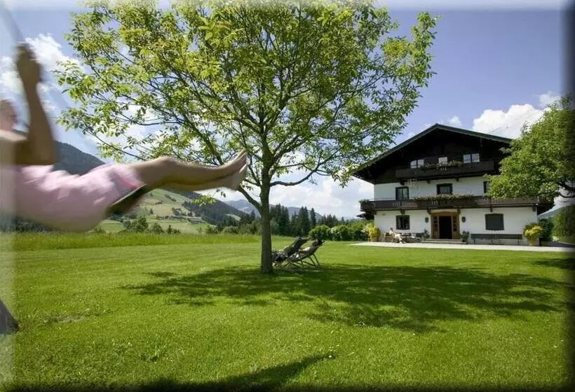 Retkeilymaja Berghütte Burgweghof Jugendgästehaus