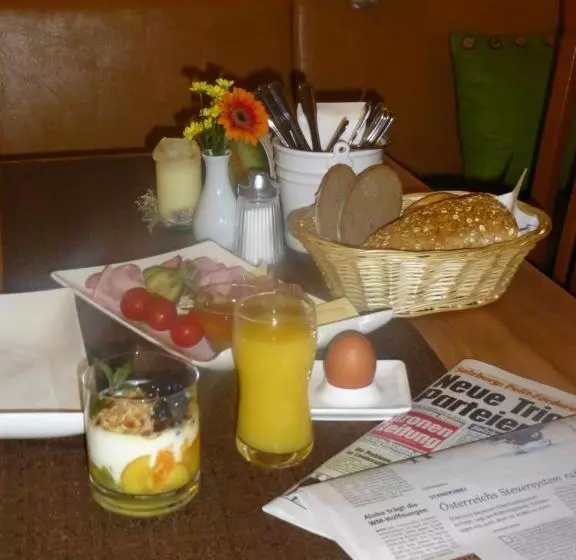 ユースホステル Taferne In Köstendorf   Ferienwohnung Monteurzimmer