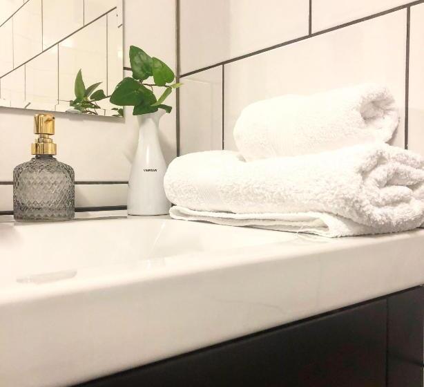 Bed And Breakfast 33